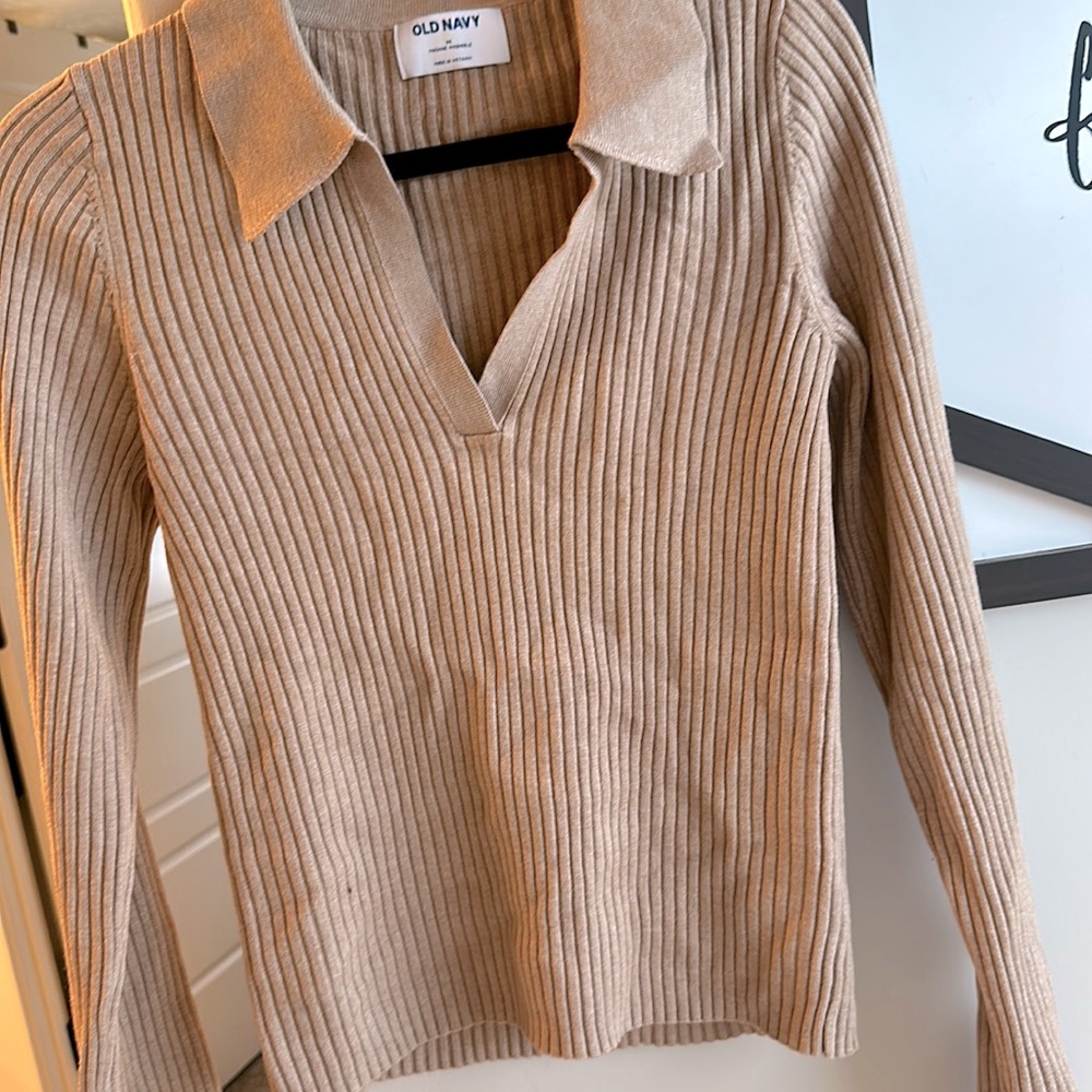 Old navy medium ribbed v-neck sweater, brown/Tan